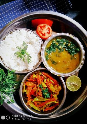 દાળ અને કોબીજ નો સંભારો (Dal Kobij Sambharo Recipe In Gujarati) રેસીપી મુખ્ય ફોટો