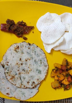 અક્કી રોટી (Karnataka) રેસીપી મુખ્ય ફોટો