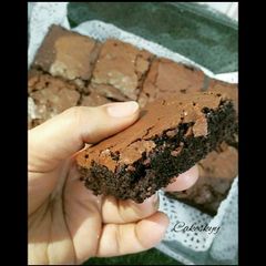 A picture of Fudgy brownies 😋.