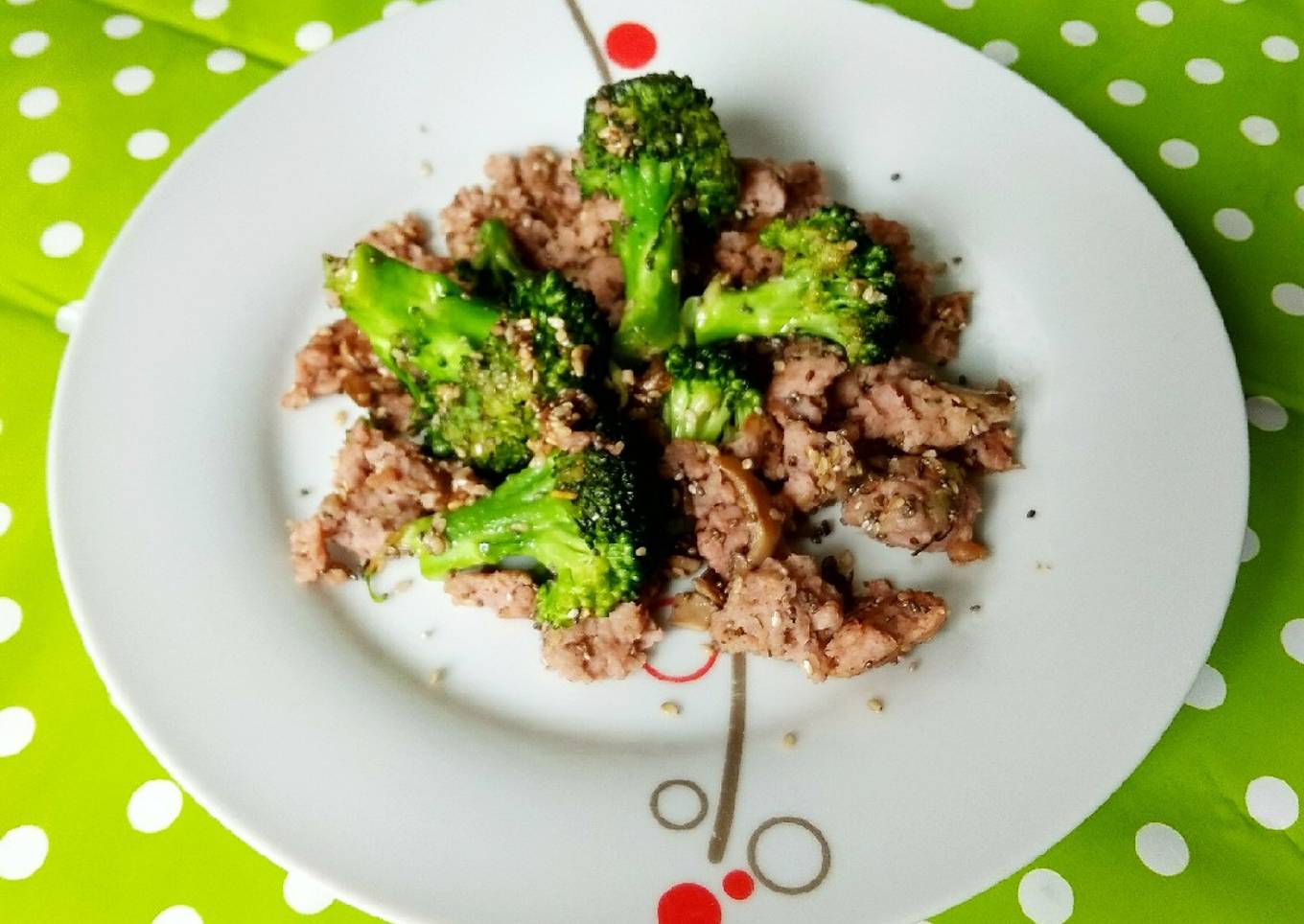 Carne picada con brócoli