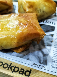Una foto de Bocaditos de queso de cabra con miel y nueces envueltos en masa filo