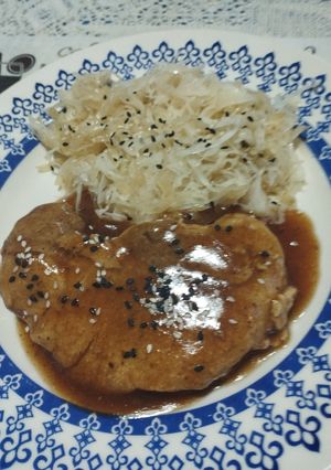 Una foto de Churrasco de cerdo con repollo especiado