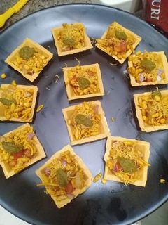 भेल कैनेप्स (Bhel Canapes recipe in hindi) रेसिपी मुख्य फोटो