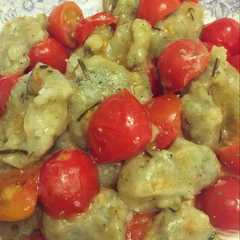 A picture of Ñoquis verdes con tomatitos! 🍅.