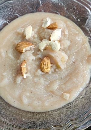 सूजी का हलवा (sooji ka halwa recipe in Hindi) रेसिपी मुख्य फोटो