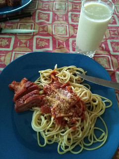 Una foto de Niño envuelto con pasta parmesana