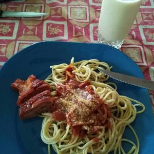 Niño envuelto con pasta parmesana