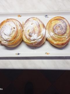 Pudingos túrós tekercs recept fotója