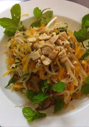 Hình của món Nộm đu đủ, bí đỏ.