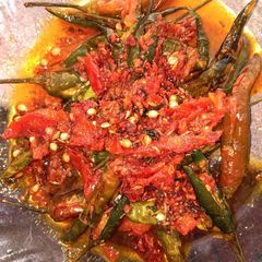 A picture of Fried chillies.