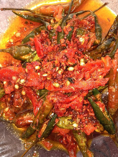 A picture of Fried chillies.