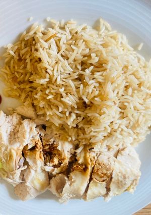 A picture of Hainanese Chicken rice.