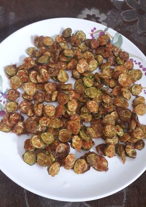 A picture of Ivy gourd or donde chips.