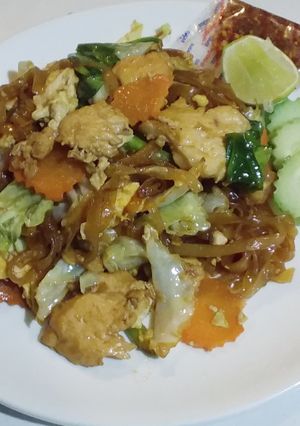 รูปของ เส้นเล็กผัดซีอิ๊วไก่
