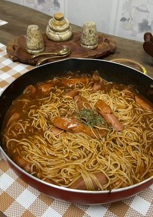 صورة لوصفة سباغيتي أو مكرونة بالهوت دوغ