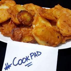 A picture of Aloo ke pakoray.