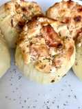Zwiebeln mit einer Feta-Weißwein Füllung