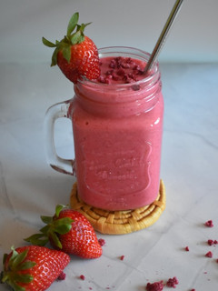 Una foto de Smoothie de fresas y frambuesas