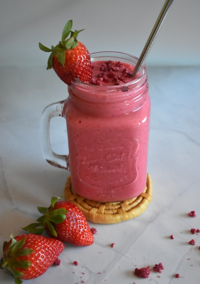 Una foto de Smoothie de fresas y frambuesas