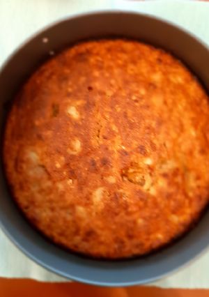 Una foto de Torta de banano con bocadillo y avena 😋