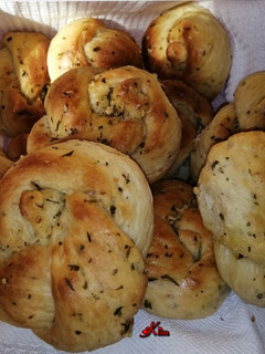 A picture of Garlic and herbs knotted rolls.