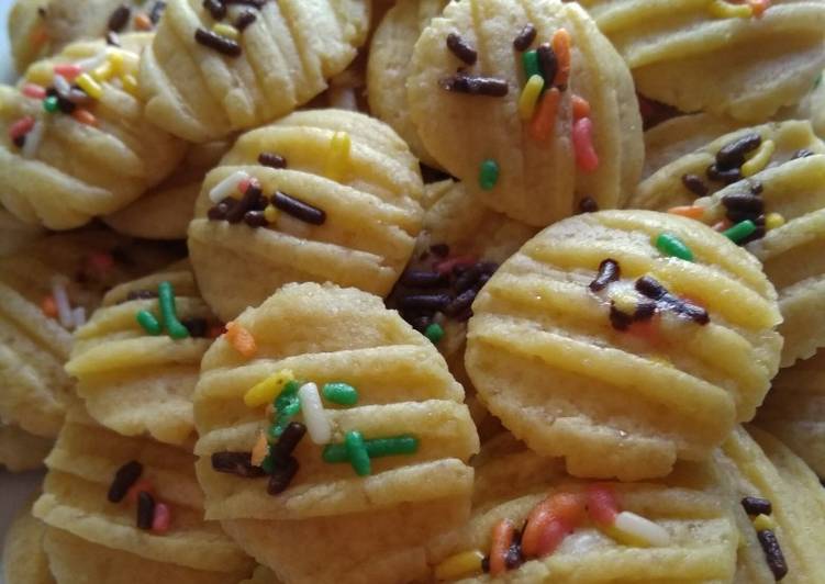 Langkah Mudah untuk Menyiapkan Cookies rainbow yang Menggugah Selera