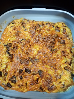 Una foto de Quiche de setas y cebolla caramelizada sin hojaldre
