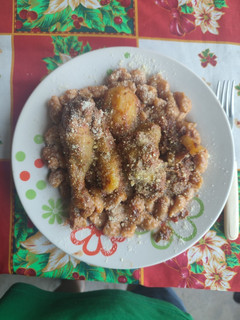 Una foto de Ñoquis de zanahoria con salsa de pollo heterei