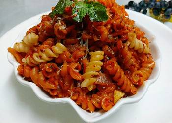 How to Prepare Delicious Cheesey spiral Pasta in red sauce