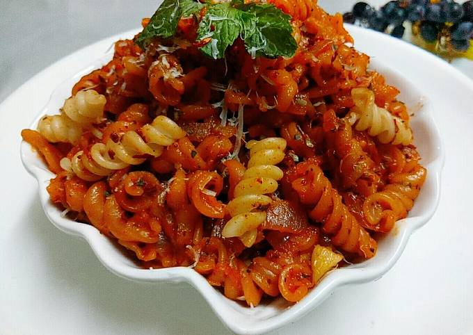 Cheesey spiral Pasta in red sauce