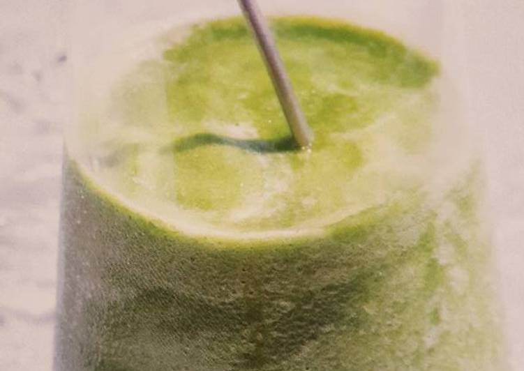 Recipe of Speedy Avocado, Cucumber + Lime smoothie (Vitamix)