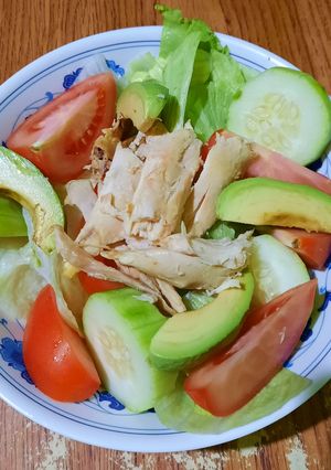 Una foto de Ensalada con pollo