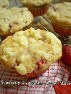 Foto resep Strawberry Cheesecake Streusel Muffin