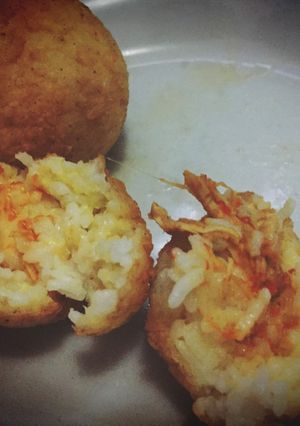 Foto resep Nasi bulet isi ayam suwir pedas keju mozzarella