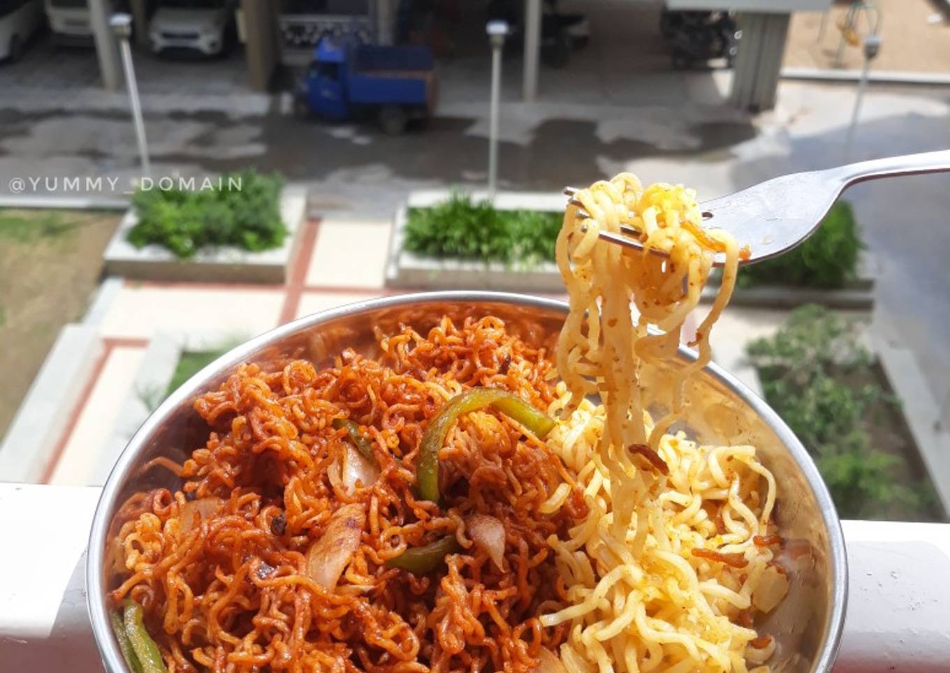 Easy chinese maggi bhel!!