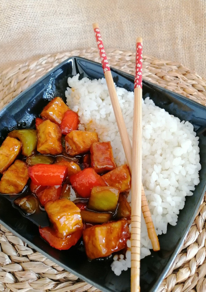 Una foto de Tofu agridulce con pimientos