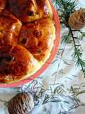 Brioche moelleuse a l'orange, fleur d'oranger et raisins secs
