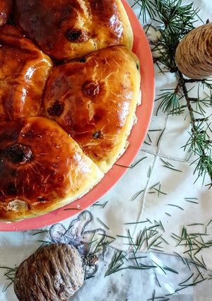 Une photo de Brioche moelleuse a l'orange, fleur d'oranger et raisins secs