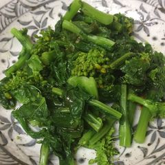 A picture of Japanese boiled Nanohana(rape blossoms).