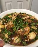 Hột vịt lộn xào me..