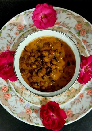 A picture of SWEET & SOUR BLACK (DESI) CHICKPEAS.