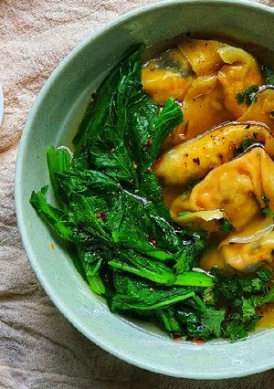 A picture of Vegetarian Dumplings – Secret to a Rich Broth Without MSG.