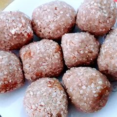 A picture of Til gud ke ladoos.