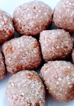 A picture of Til gud ke ladoos.