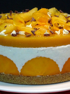 Una foto de Tarta de yogur con fruta caqui o kaki persimón, sin horno
