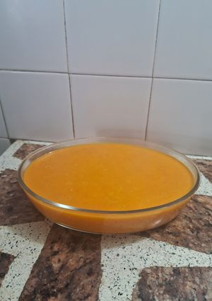 Una foto de Sopa colorida de zanahorias y zapallo
