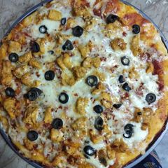A picture of Chicken tikka pizza.