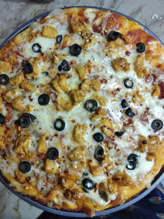 A picture of Chicken tikka pizza.