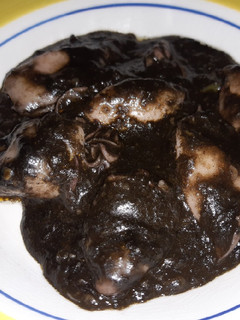 Una foto de Chipirones en su tinta