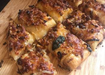 How to Recipe Tasty Pizza bread  no knead with spicy mincebeef  caramelised onion